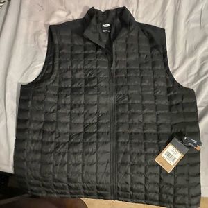 Black puffy North Face vest